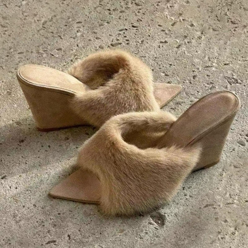 Pluizige Vrouwen Slippers Wigg - Winter Clothing For Women recensie en prijs